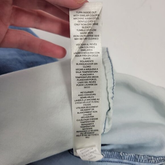 Chico's Women's Ombre Blue to White Button Down Shirt in a Size 2 (Large) - Picture 12 of 13